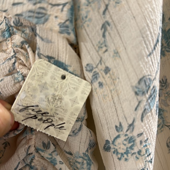 Brand new never used Free People blouse. Floral fabric - Picture 2 of 7